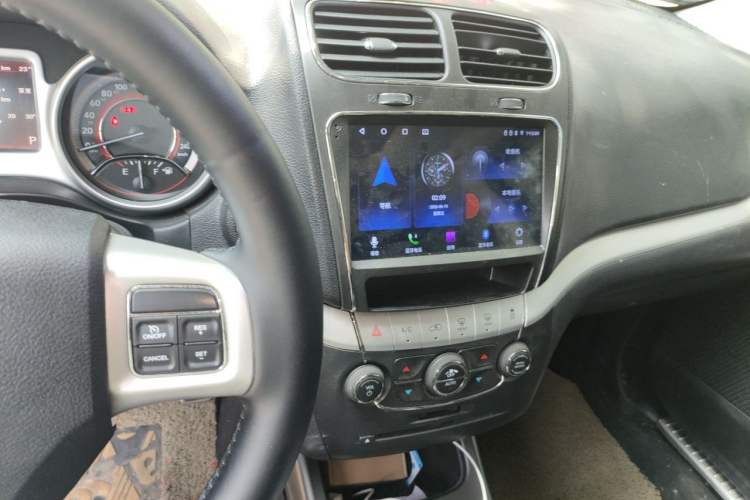 Used Dodge Journey 2013 2.4L Two-Wheel Drive Luxury Version Audio And AC Panel
