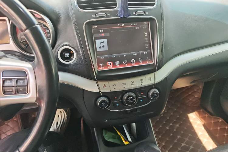 Used Dodge Journey 2013 2.4L Two-Wheel Drive Luxury Version Audio And AC Panel
