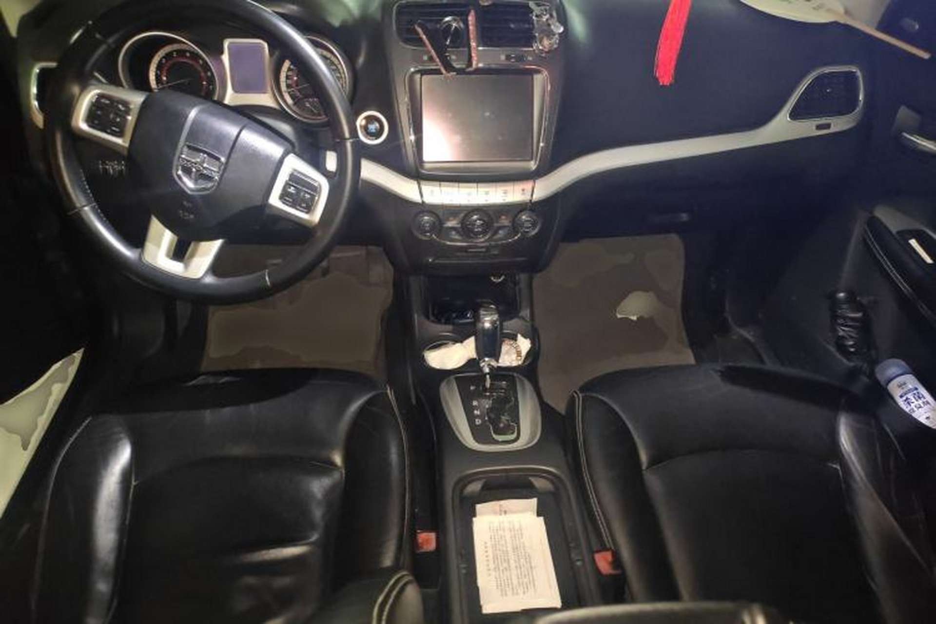 Used Dodge Journey 2013 2.4L Two-Wheel Drive Luxury Version Center Console