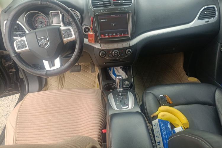 Used Dodge Journey 2013 2.4L Two-Wheel-Drive Smart Edition Center Console