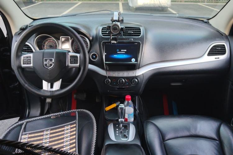 Used Dodge Journey 2013 3.6L Four-Wheel Drive Flagship Edition Center Console