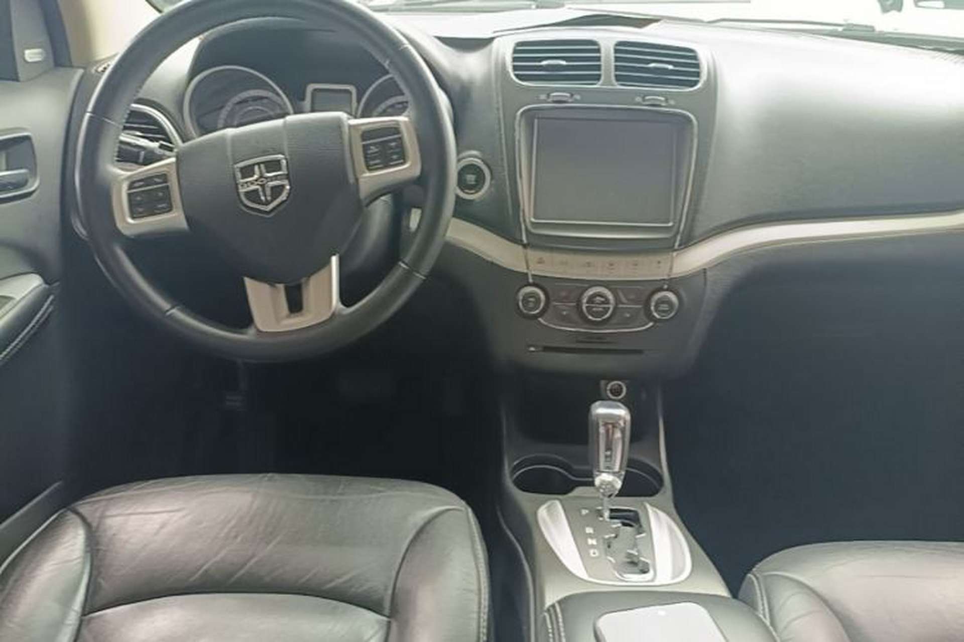 Used Dodge Journey 2013 3.6L Four-Wheel Drive Flagship Edition Center Console