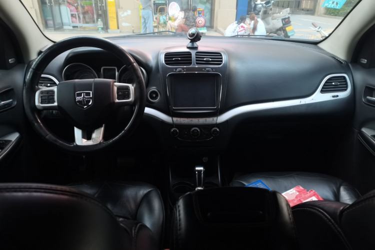 Used Dodge Journey 2013 2.4L Two-Wheel-Drive Smart Edition Center Console