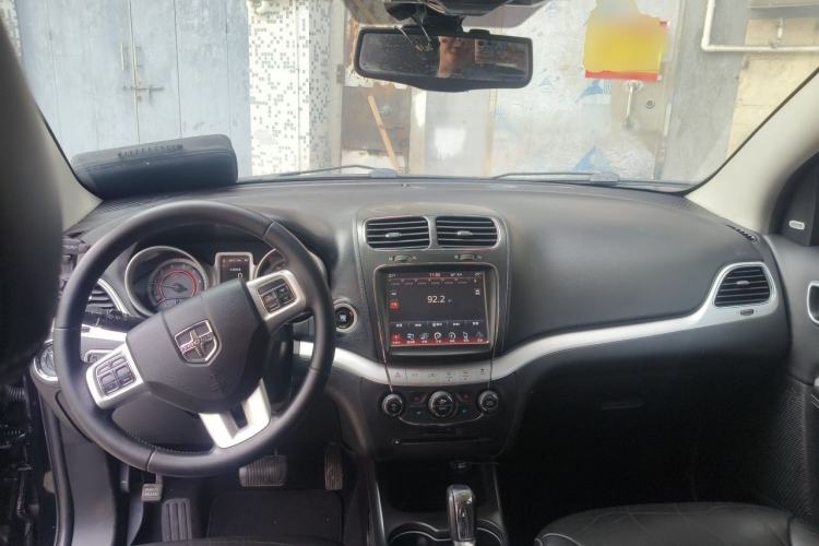 Used Dodge Journey 2013 2.4L Two-Wheel-Drive Smart Edition Center Console