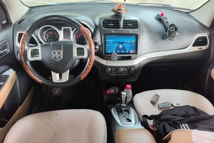 Used Dodge Journey 2013 2.4L Two-Wheel-Drive Smart Edition Center Console