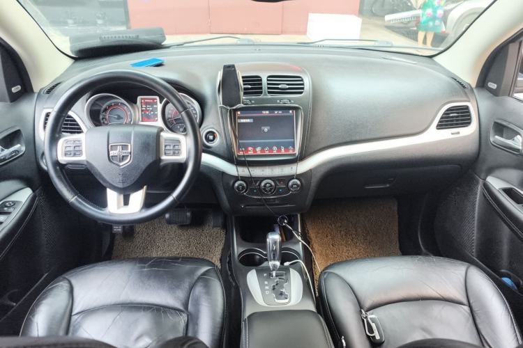 Used Dodge Journey 2013 3.6L Four-Wheel Drive Flagship Edition Center Console