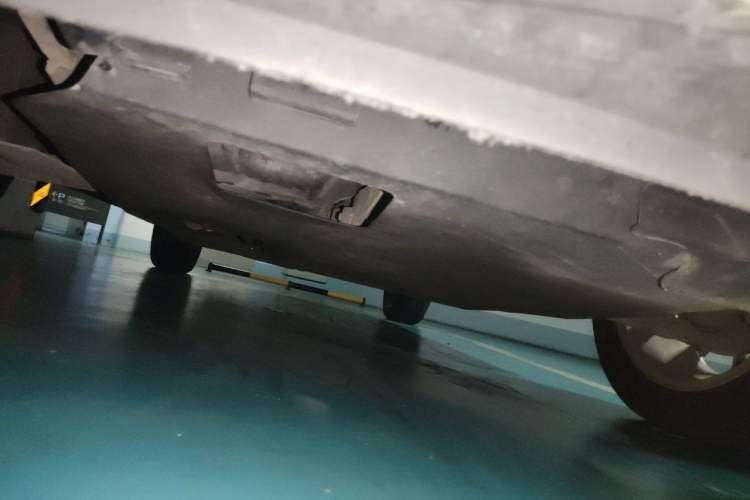 Used Dodge Journey 2013 2.4L Two-Wheel Drive Luxury Version Chassis Front