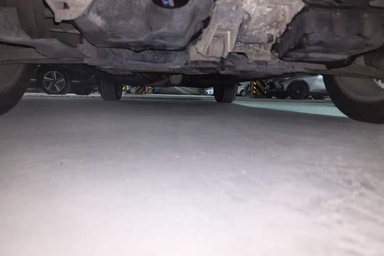 Used Dodge Journey 2013 2.4L Two-Wheel Drive Luxury Version Chassis Front