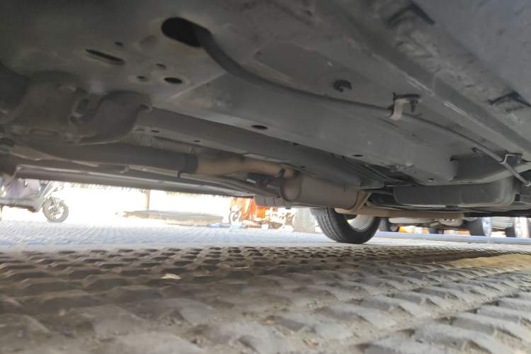 Used Dodge Journey 2013 2.4L Two-Wheel Drive Luxury Version Chassis Front Left