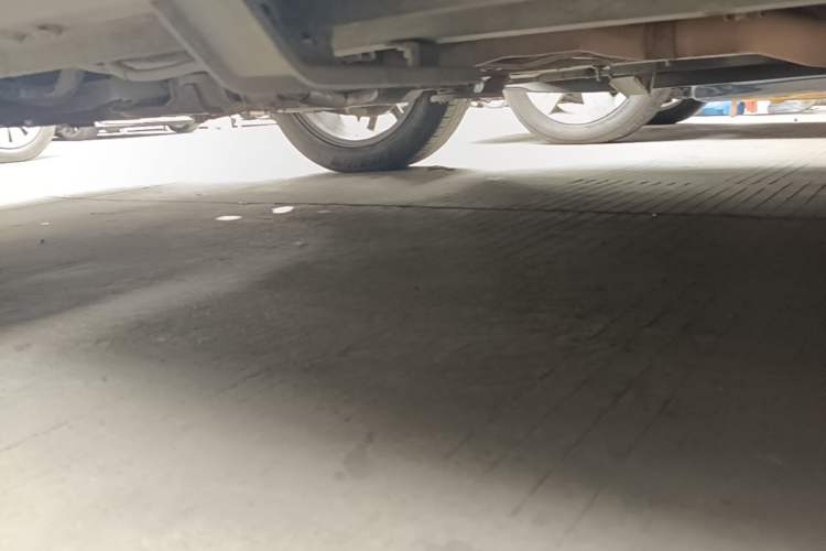 Used Dodge Journey 2013 3.6L Four-Wheel Drive Flagship Edition Chassis Front Left