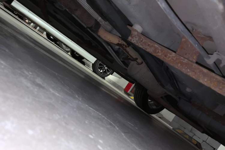 Used Dodge Journey 2013 2.4L Two-Wheel Drive Luxury Version Chassis Front Left
