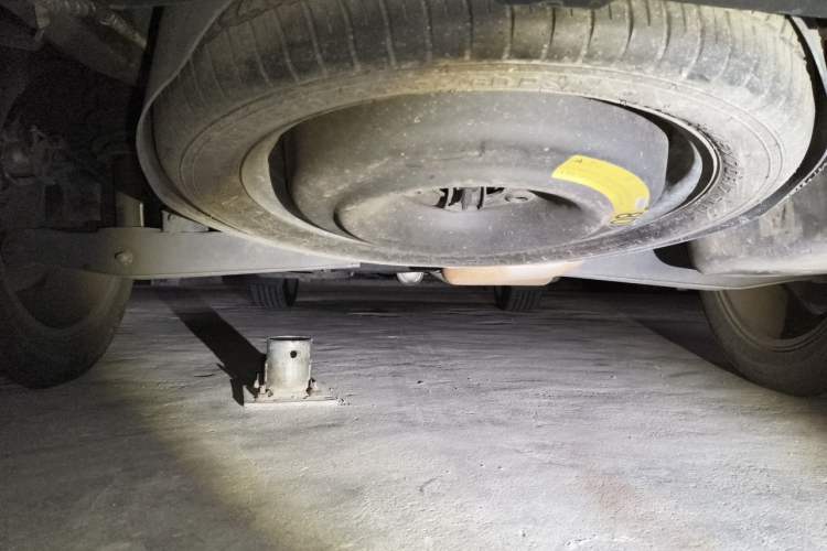 Used Dodge Journey 2013 2.4L Two-Wheel Drive Luxury Version Chassis Rear