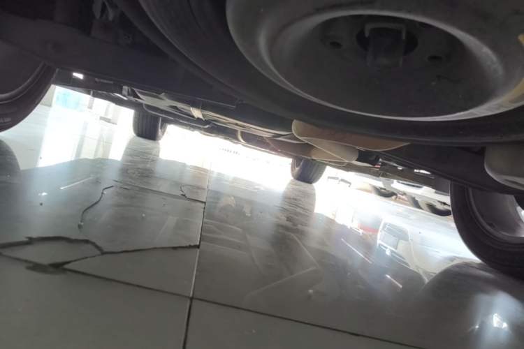 Used Dodge Journey 2013 2.4L Two-Wheel Drive Luxury Version Chassis Rear
