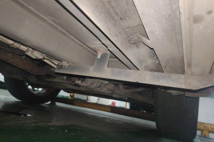 Used Dodge Journey 2013 2.4L Two-Wheel Drive Luxury Version Chassis Rear