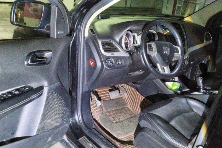 Used Dodge Journey 2013 2.4L Two-Wheel Drive Luxury Version Driver Seat