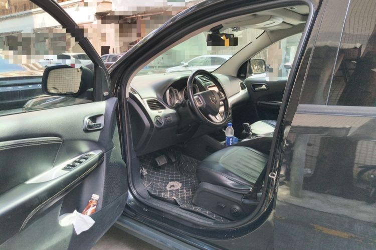 Used Dodge Journey 2013 2.4L Two-Wheel Drive Luxury Version Driver Seat