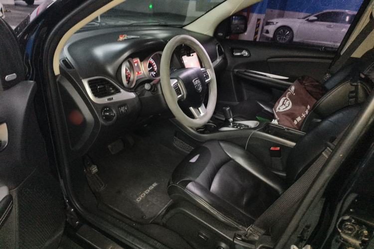 Used Dodge Journey 2013 2.4L Two-Wheel Drive Luxury Version Driver Seat