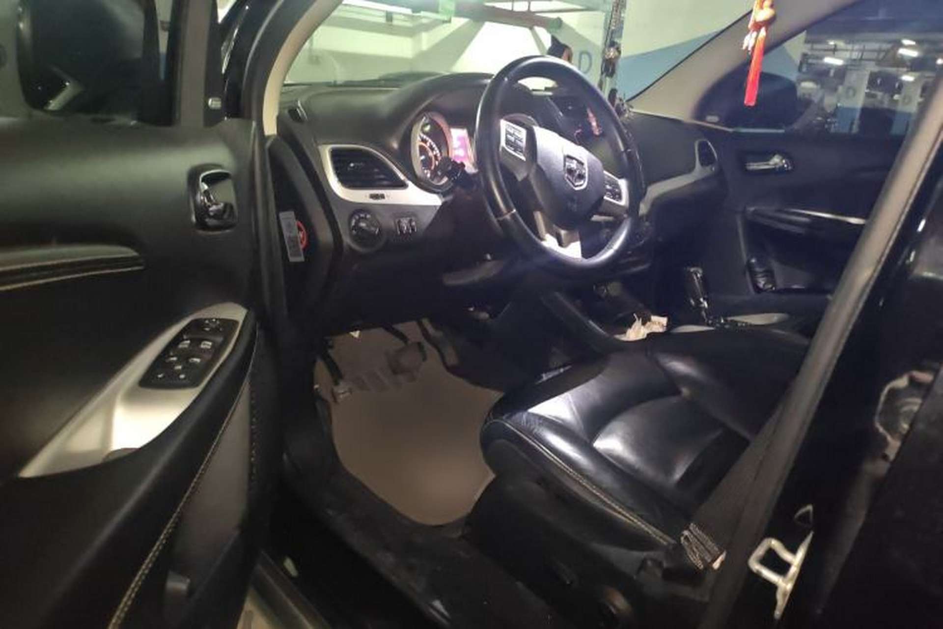 Used Dodge Journey 2013 2.4L Two-Wheel Drive Luxury Version Driver Seat
