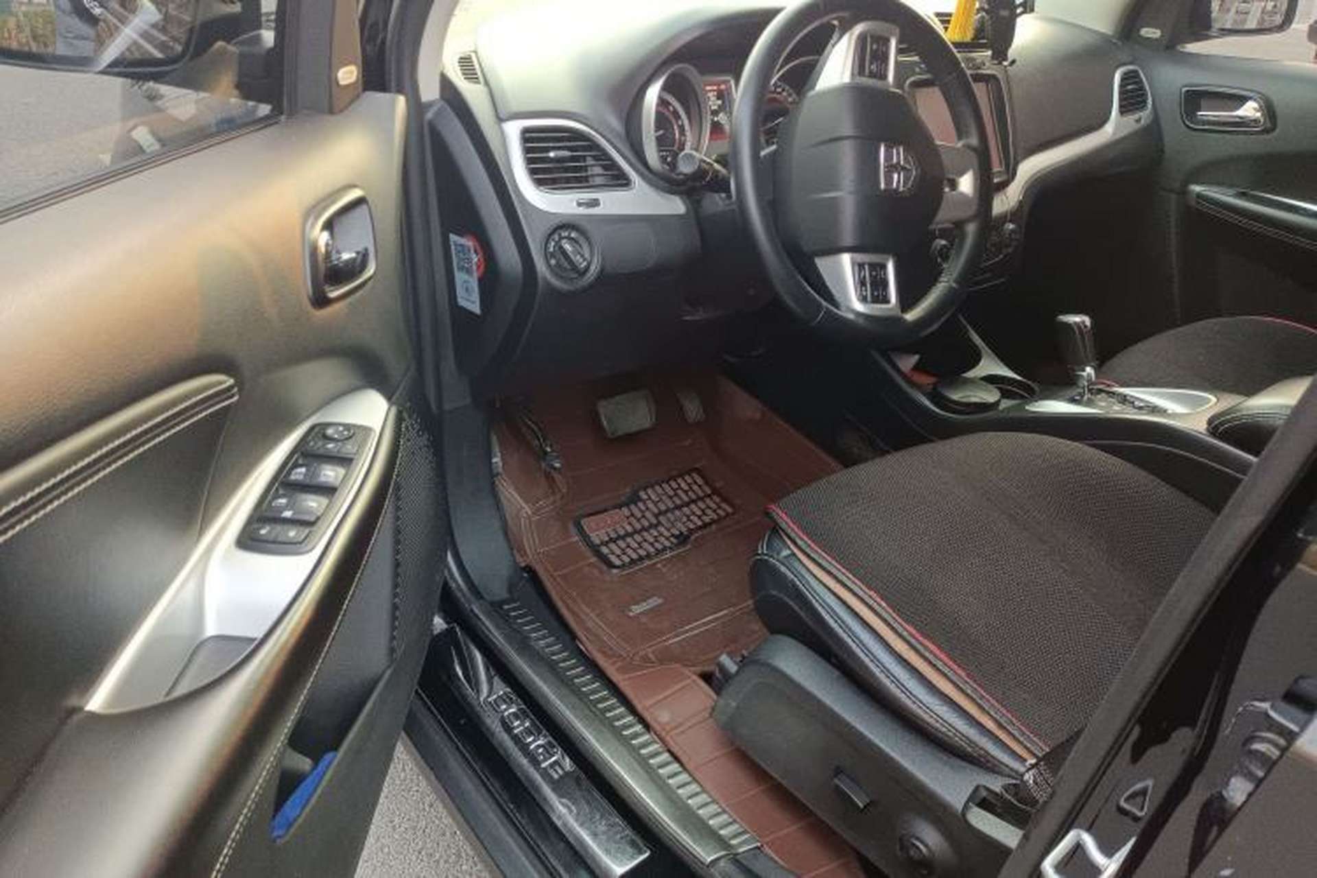 Used Dodge Journey 2013 2.4L Two-Wheel Drive Luxury Version Driver Seat