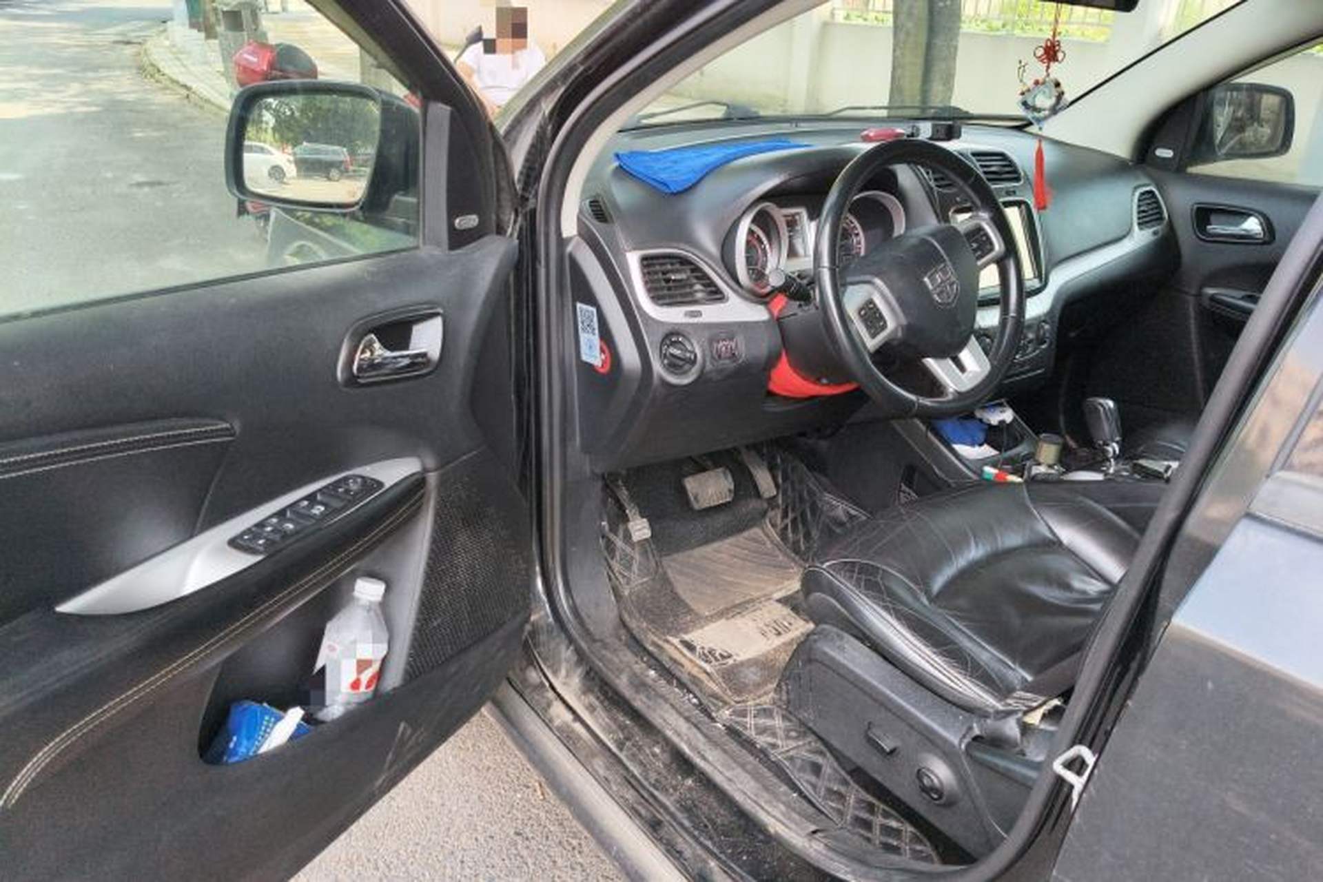 Used Dodge Journey 2013 2.4L Two-Wheel Drive Luxury Version Driver Seat