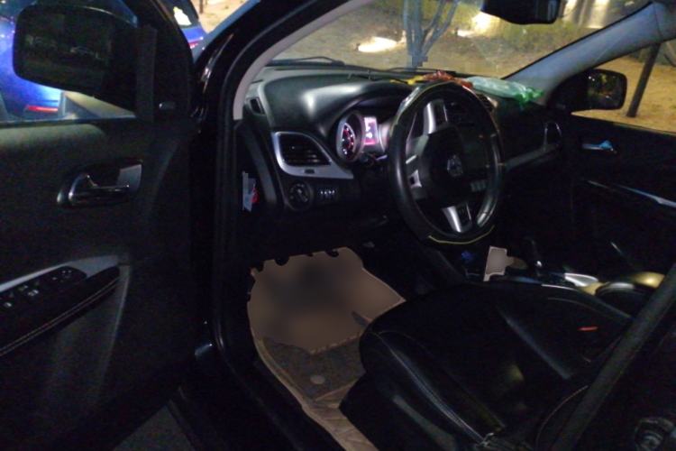 Used Dodge Journey 2013 2.4L Two-Wheel Drive Luxury Version Driver Seat