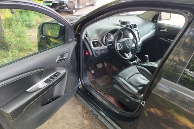 Used Dodge Journey 2013 2.4L Two-Wheel Drive Luxury Version Driver Seat
