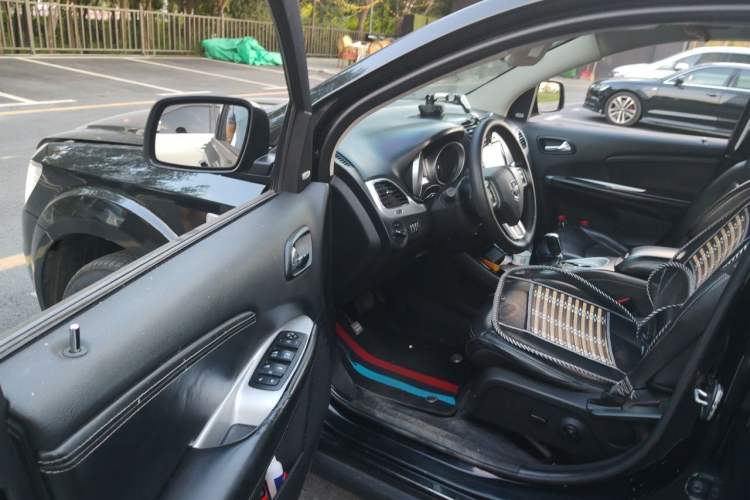 Used Dodge Journey 2013 3.6L Four-Wheel Drive Flagship Edition Driver Seat