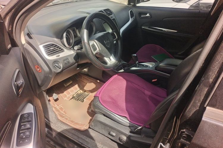 Used Dodge Journey 2013 2.4L Two-Wheel Drive Luxury Version Driver Seat