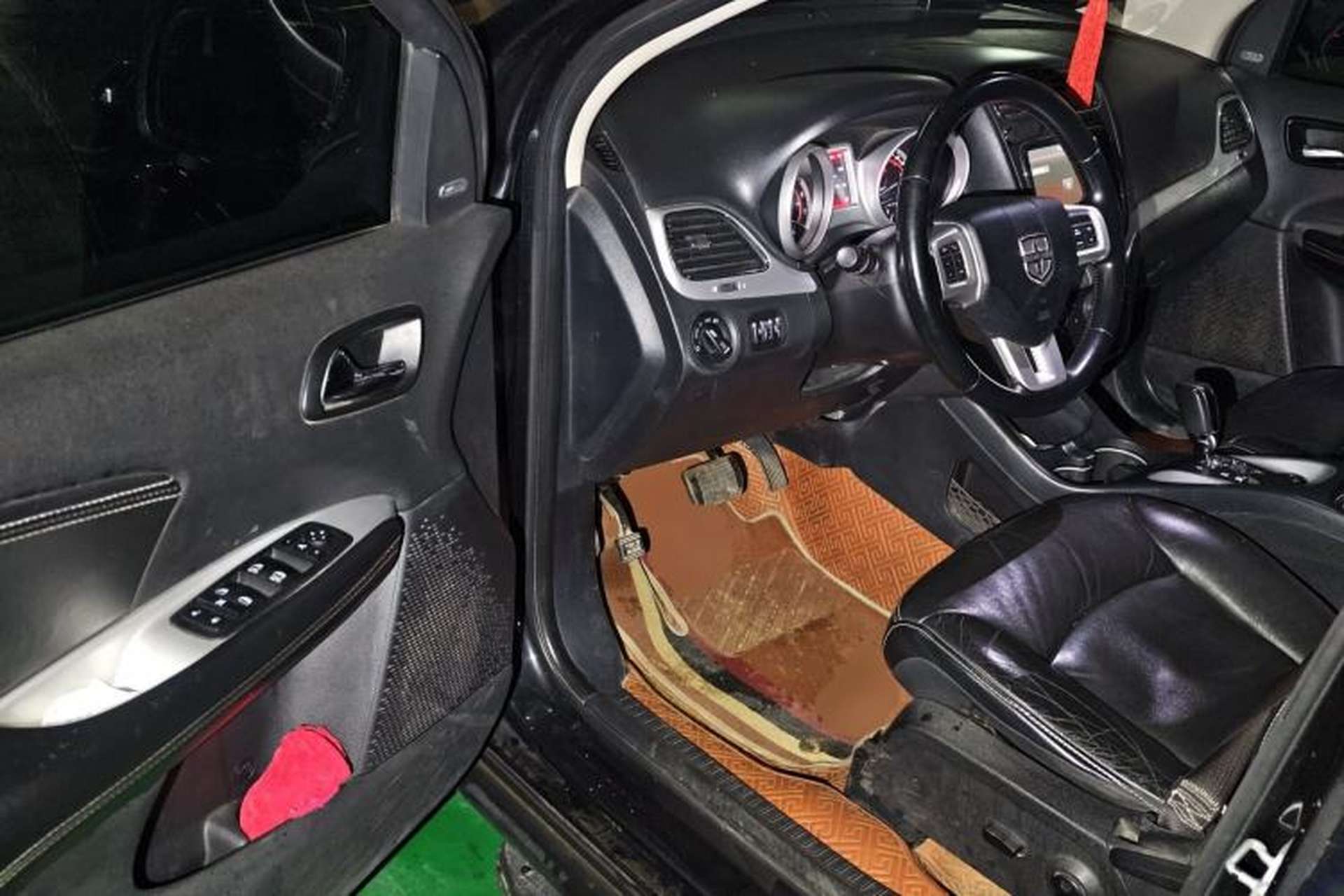 Used Dodge Journey 2013 2.4L Two-Wheel Drive Luxury Version Driver Seat