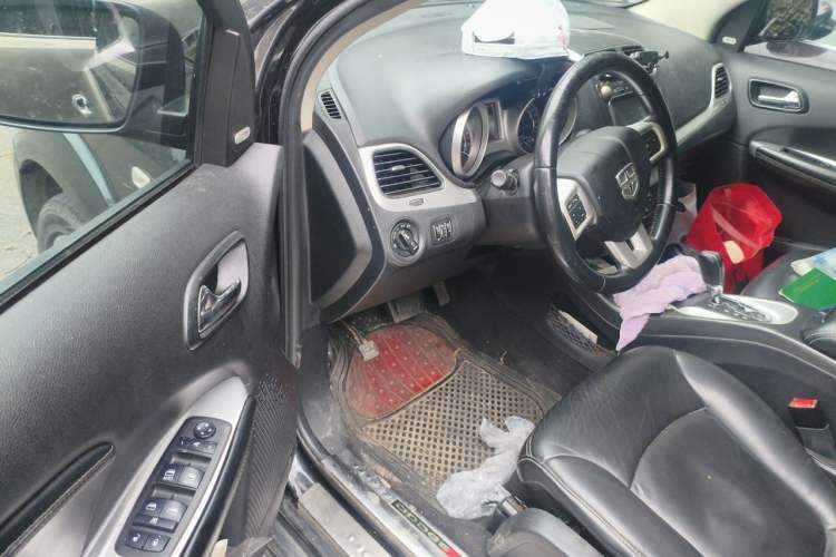 Used Dodge Journey 2013 2.4L Two-Wheel Drive Luxury Version Driver Seat