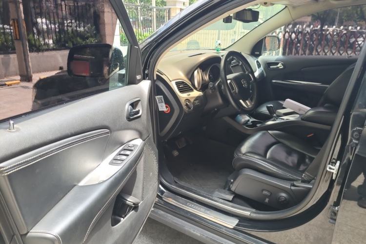 Used Dodge Journey 2013 2.4L Two-Wheel Drive Luxury Version Driver Seat