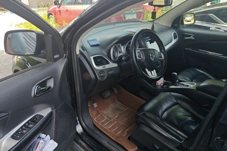 Used Dodge Journey 2013 2.4L Two-Wheel Drive Luxury Version Driver Seat