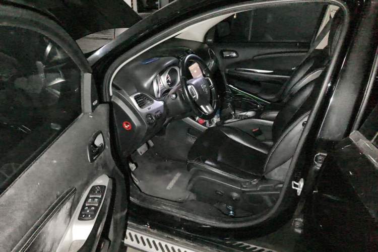 Used Dodge Journey 2013 3.6L Four-Wheel Drive Flagship Edition Driver Seat