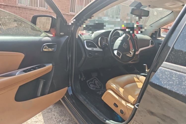 Used Dodge Journey 2013 2.4L Two-Wheel Drive Luxury Version Driver Seat