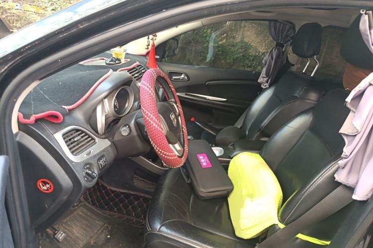 Used Dodge Journey 2013 2.4L Two-Wheel Drive Luxury Version Driver Seat