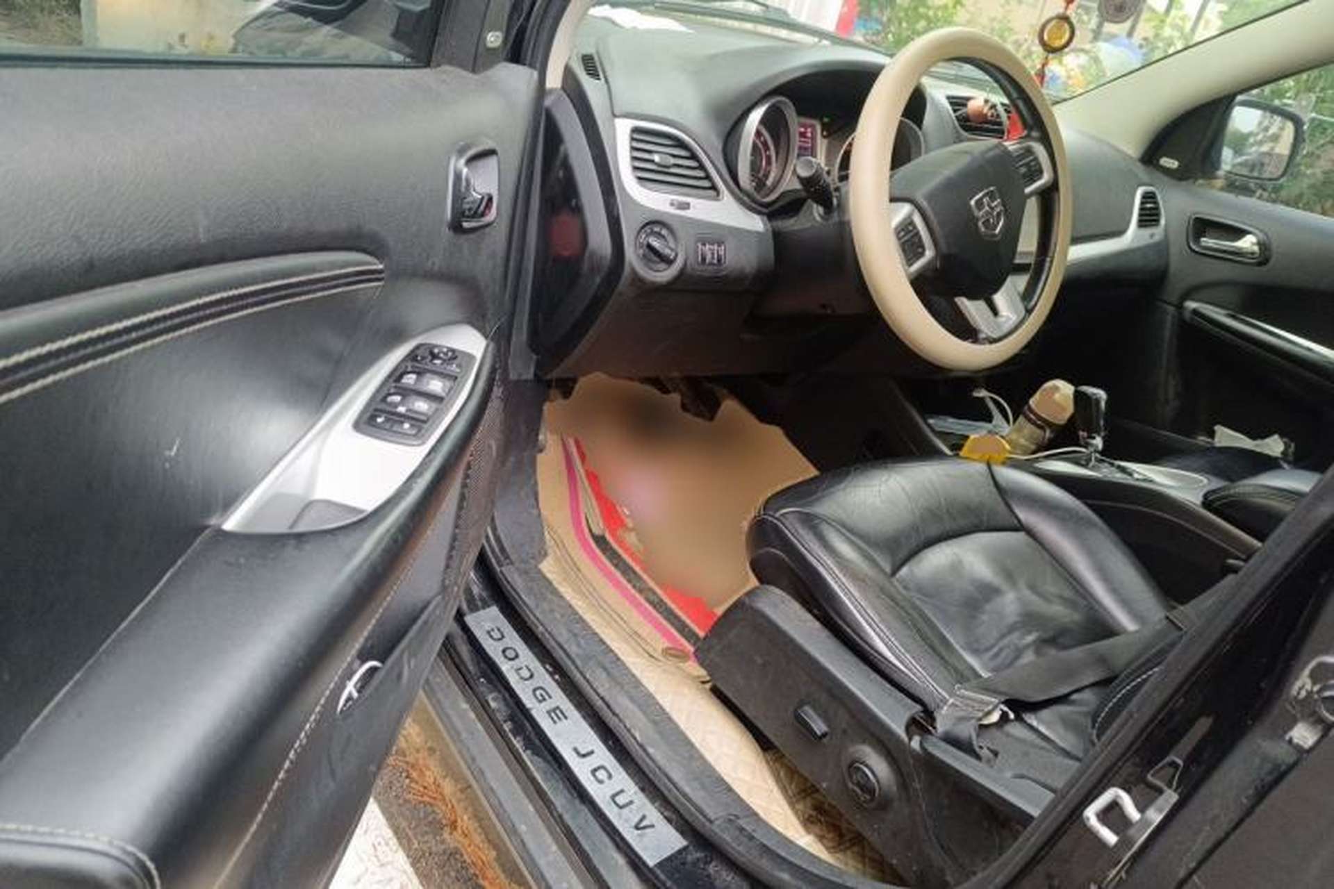 Used Dodge Journey 2013 2.4L Two-Wheel Drive Luxury Version Driver Seat