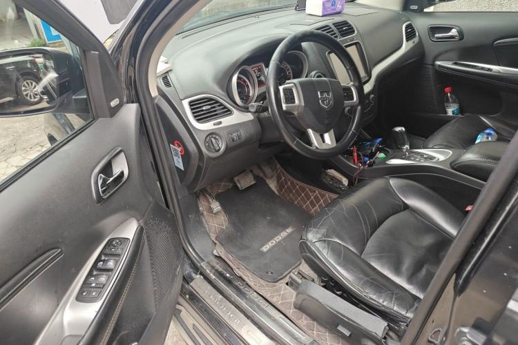 Used Dodge Journey 2013 2.4L Two-Wheel Drive Luxury Version Driver Seat