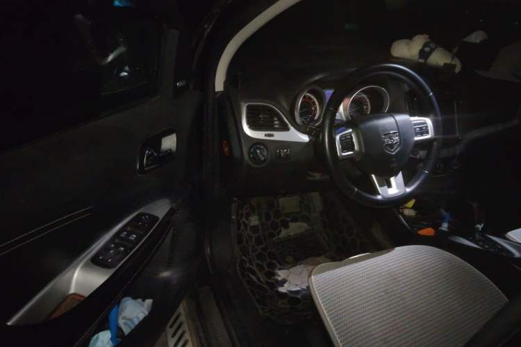 Used Dodge Journey 2013 2.4L Two-Wheel Drive Luxury Version Driver Seat