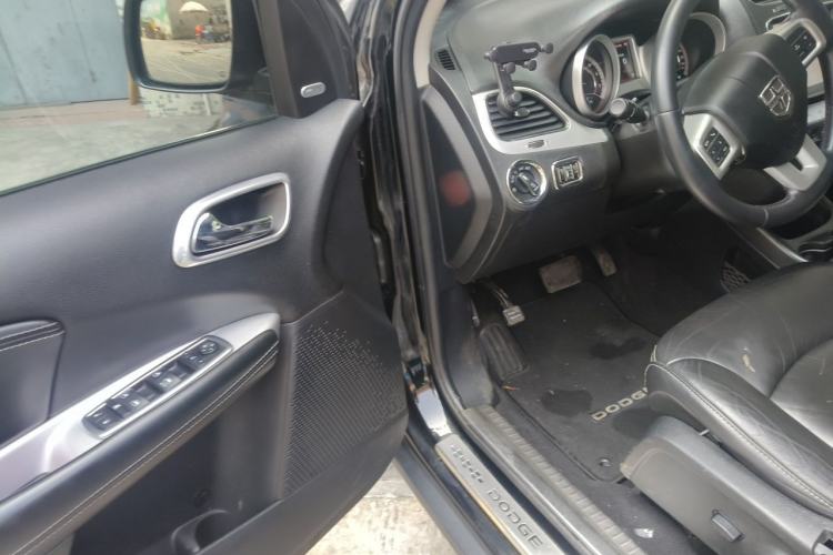 Used Dodge Journey 2013 2.4L Two-Wheel-Drive Smart Edition Driver Seat