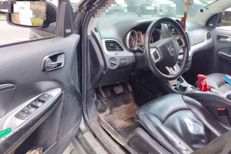 Used Dodge Journey 2013 2.4L Two-Wheel Drive Luxury Version Driver Seat