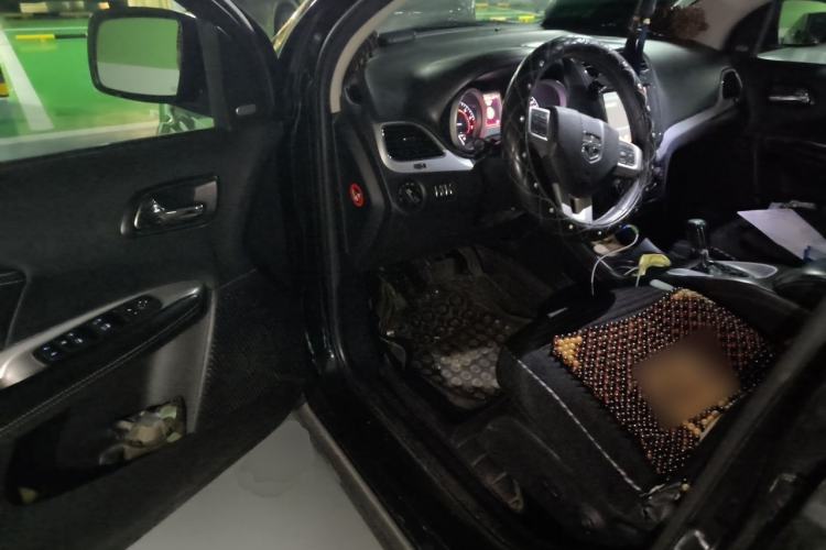 Used Dodge Journey 2013 2.4L Two-Wheel Drive Luxury Version Driver Seat