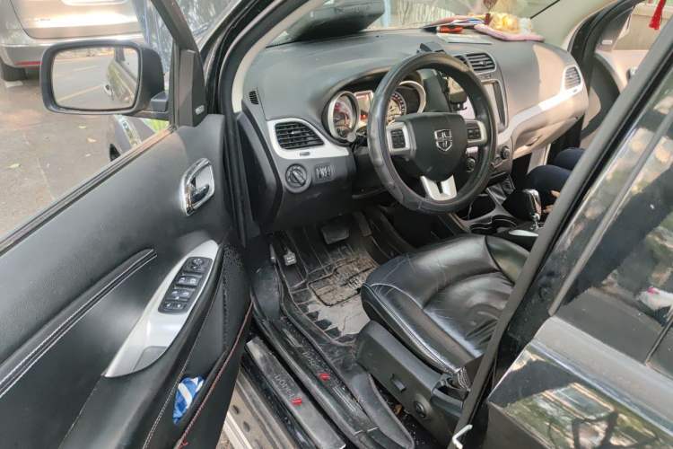 Used Dodge Journey 2013 2.4L Two-Wheel Drive Luxury Version Driver Seat