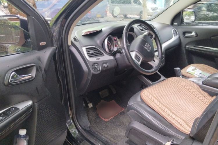 Used Dodge Journey 2013 2.4L Two-Wheel Drive Luxury Version Driver Seat