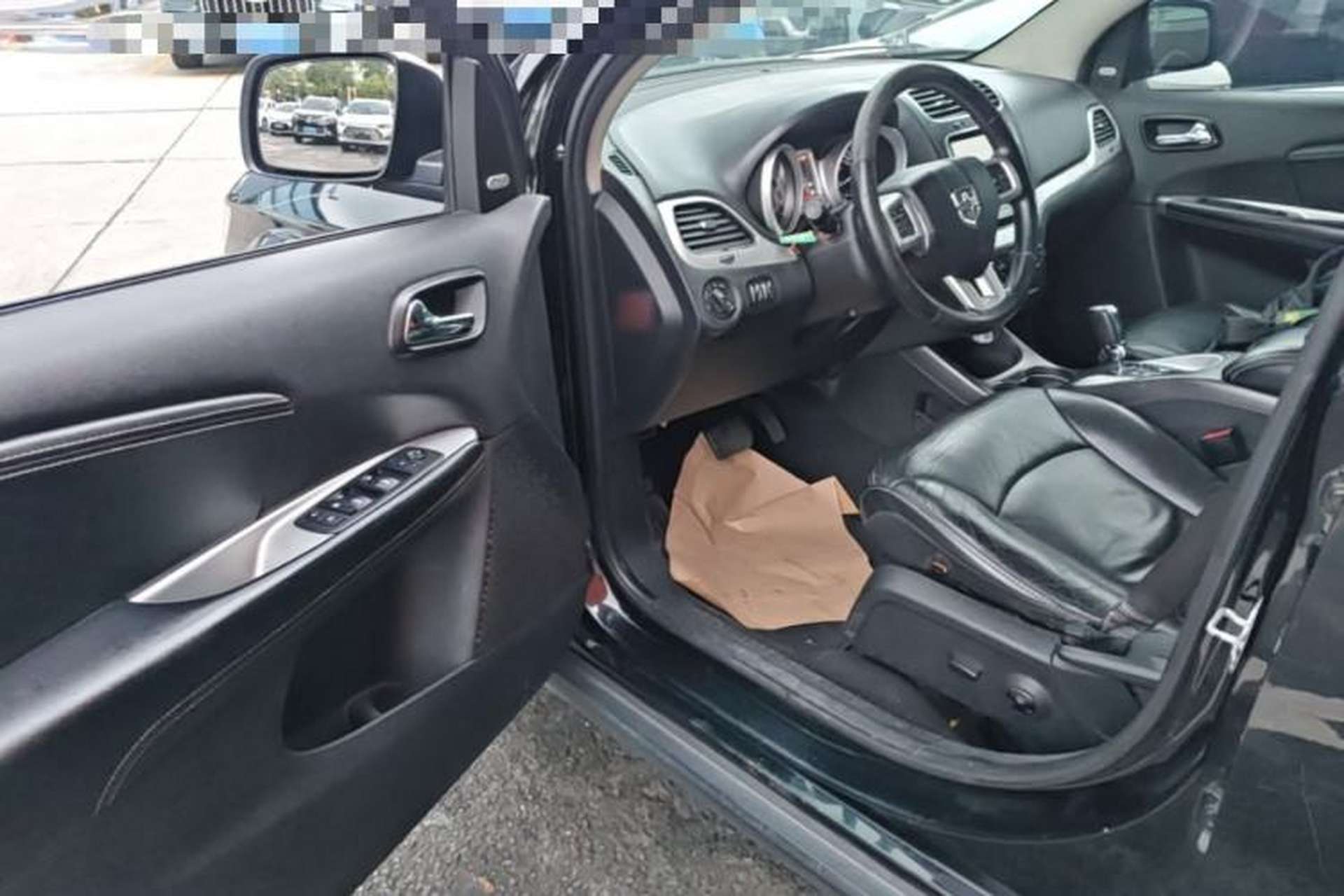 Used Dodge Journey 2013 2.4L Two-Wheel Drive Luxury Version Driver Seat