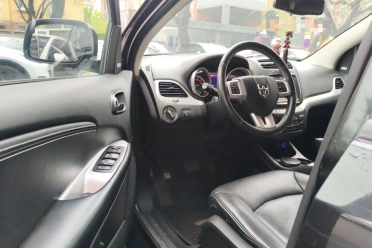 Used Dodge Journey 2013 2.4L Two-Wheel Drive Luxury Version Driver Seat