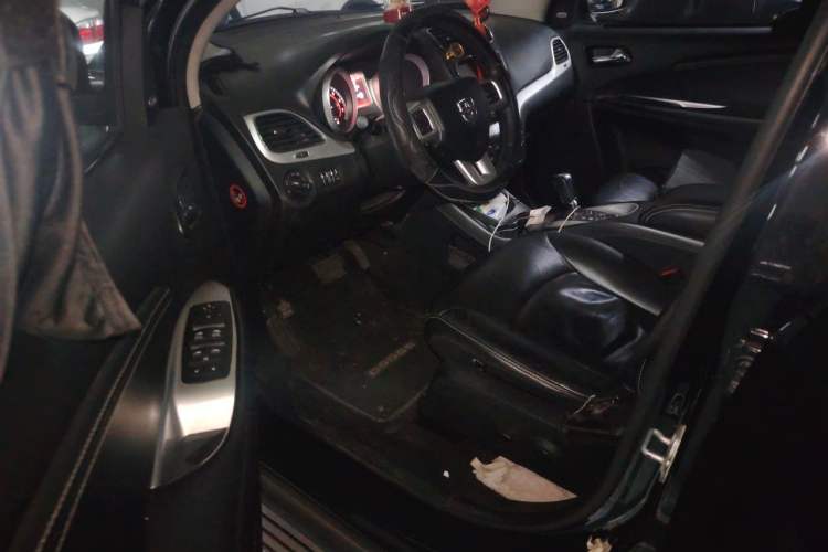 Used Dodge Journey 2013 2.4L Two-Wheel Drive Luxury Version Driver Seat