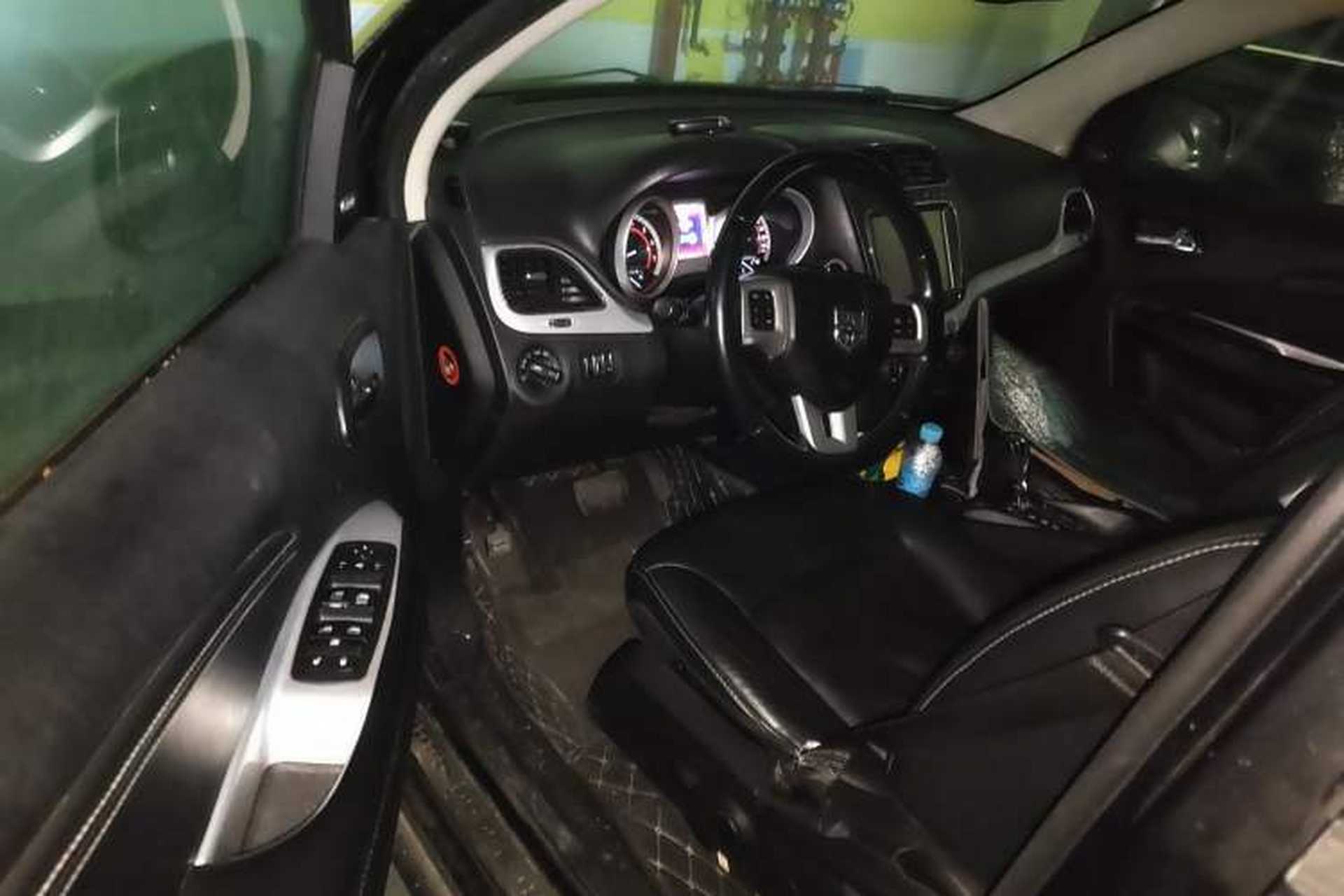 Used Dodge Journey 2013 2.4L Two-Wheel Drive Luxury Version Driver Seat
