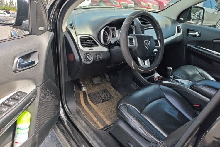 Used Dodge Journey 2013 2.4L Two-Wheel Drive Luxury Version Driver Seat