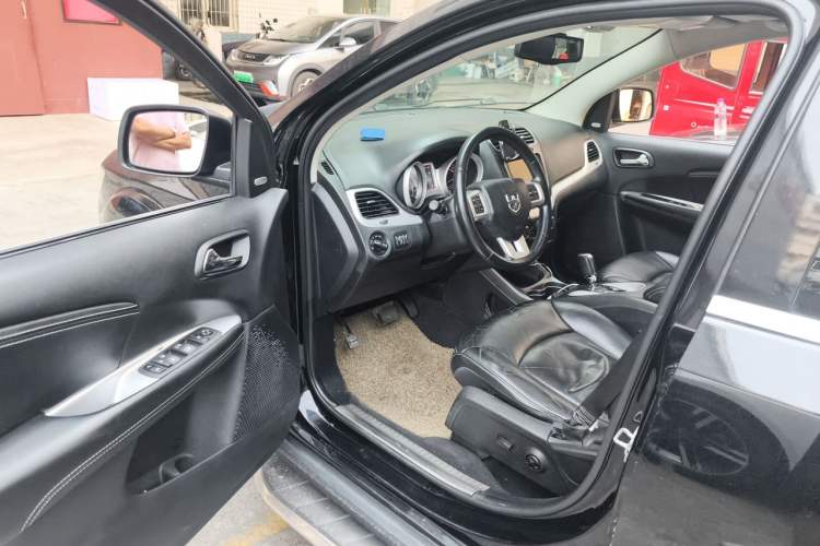 Used Dodge Journey 2013 3.6L Four-Wheel Drive Flagship Edition Driver Seat