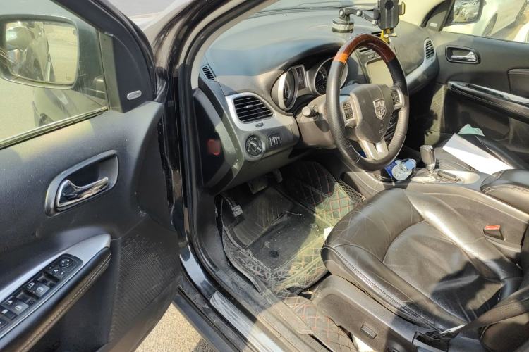 Used Dodge Journey 2013 2.4L Two-Wheel-Drive Smart Edition Driver Seat
